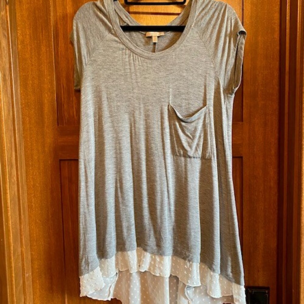 Oversized gray tee with cute sheer inserts